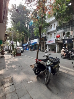 Bán căn hộ tập thể tầng 2 tại Hàng Vôi, Hà Nội.