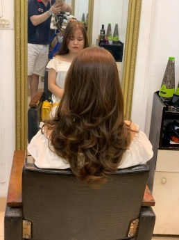 Tiệm làm tóc xoăn sóng layer giá rẻ và đẹp - Học nghề tóc Tiệp Nguyễn Academy