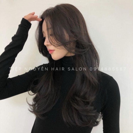Xoăn sóng lơi ngang vai tỉa layer đẹp tự nhiên cho nàng dịu dàng Tiệp Nguyễn Hair Salon.