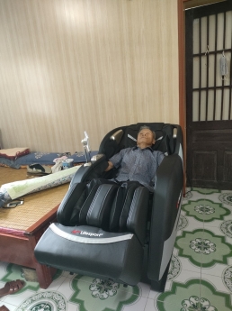 Ghế massage Lifesport LS-2800plus vì sức khỏe của người lớn tuổi