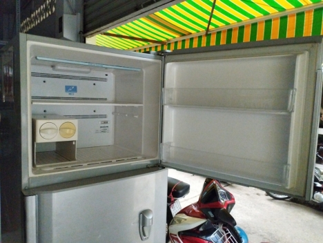 Thanh lý tủ lạnh Hitachi 335 lít , gia đình đang sử dụng