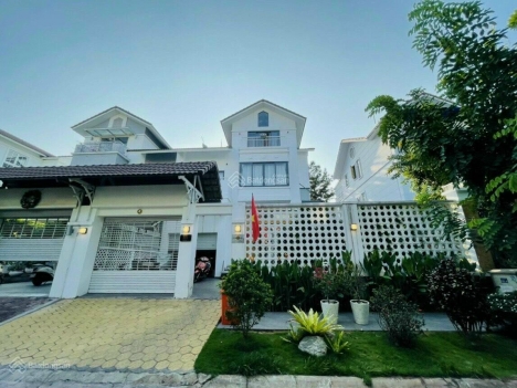 bán căn Biệt Thự KDC Nam Long - Nam Phú Villas Trần Trọng Cung, Q7. DT 288m2, giá cho KH tiền nhanh