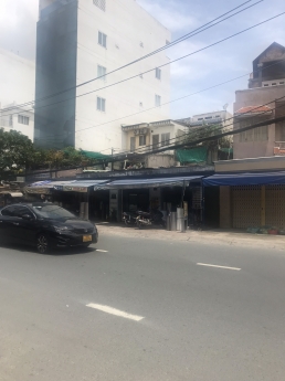 Bán nhà nhỏ, mặt tiền đường Nguyễn Xí phường 26 .gần bến xe miền Đông