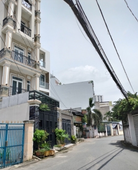 Gần đường Nguyễn Duy Trinh - Quận 2, Nhà 4,3 x 16,5m, 2 tầng, 2PN, 2WC, Giá 7.2 TỶ.
