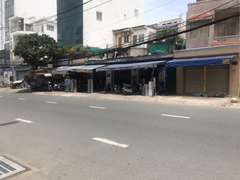 Bán nhà nhỏ, mặt tiền đường Nguyễn Xí phường 26 .gần bến xe miền Đông