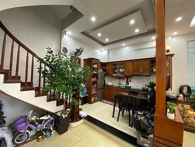 chỉ 5 tỷ 9 nhà 71m2 ngang  hơn 5m 4 lầu 4 pn Nguyễn xí Bình Thạnh