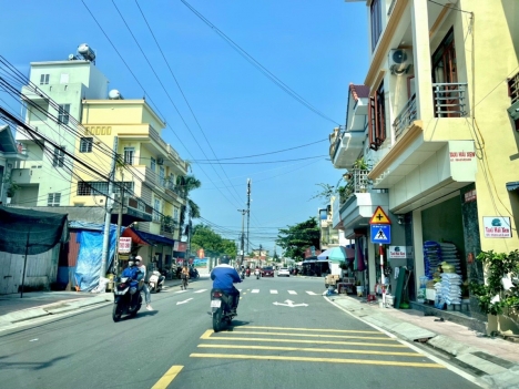 Vị trí mặt phố Kim Châm có thể kinh doanh buôn bán.Nằm giữa 2 tuyến đường huyết mạch tỉnh Lộ 354 và