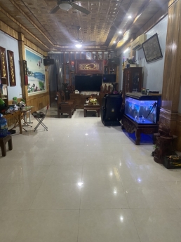 Do gia đình chuyển về thành phố nên muốn bán căn nhà 3 tầng tại TT Hùng Sơn , Đại Từ, Thái Nguyên.