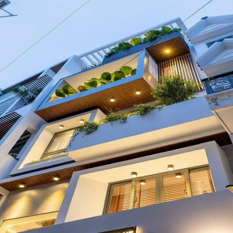 Nhà mới Hoàng Quốc Việt 62 m2 xây 5 tầng, MT 4.55m giá 12.2 tỷ, khu phân lô vip, oto 7 chỗ vào nhà