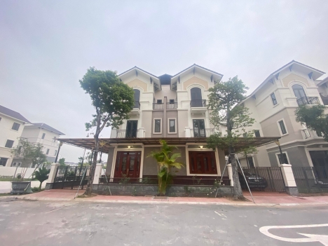 cần bán căn biệt thự song laajp135m2 khu đô thị Centa Vsip Bắc Ninh Singapore giá thanh khoản cho