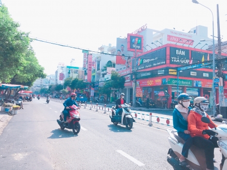 Mặt tiền đầu chợ Nguyễn Sơn, 4mx6.1m, 3 tầng. Giá 4 tỷ