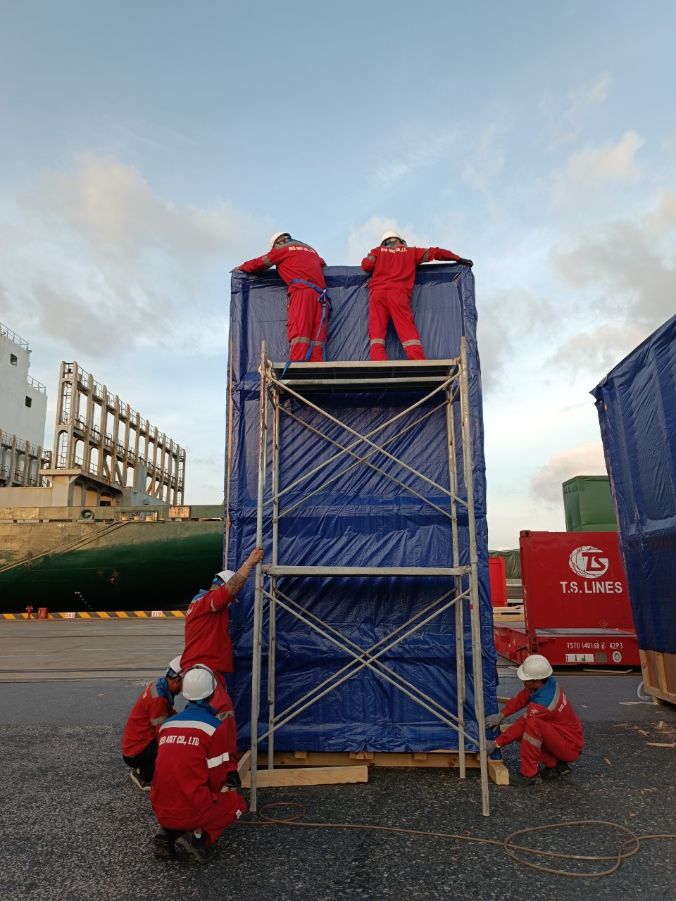 Dịch vụ đóng thùng gỗ xuất khẩu hàng hóa tại KCN Lai Xá