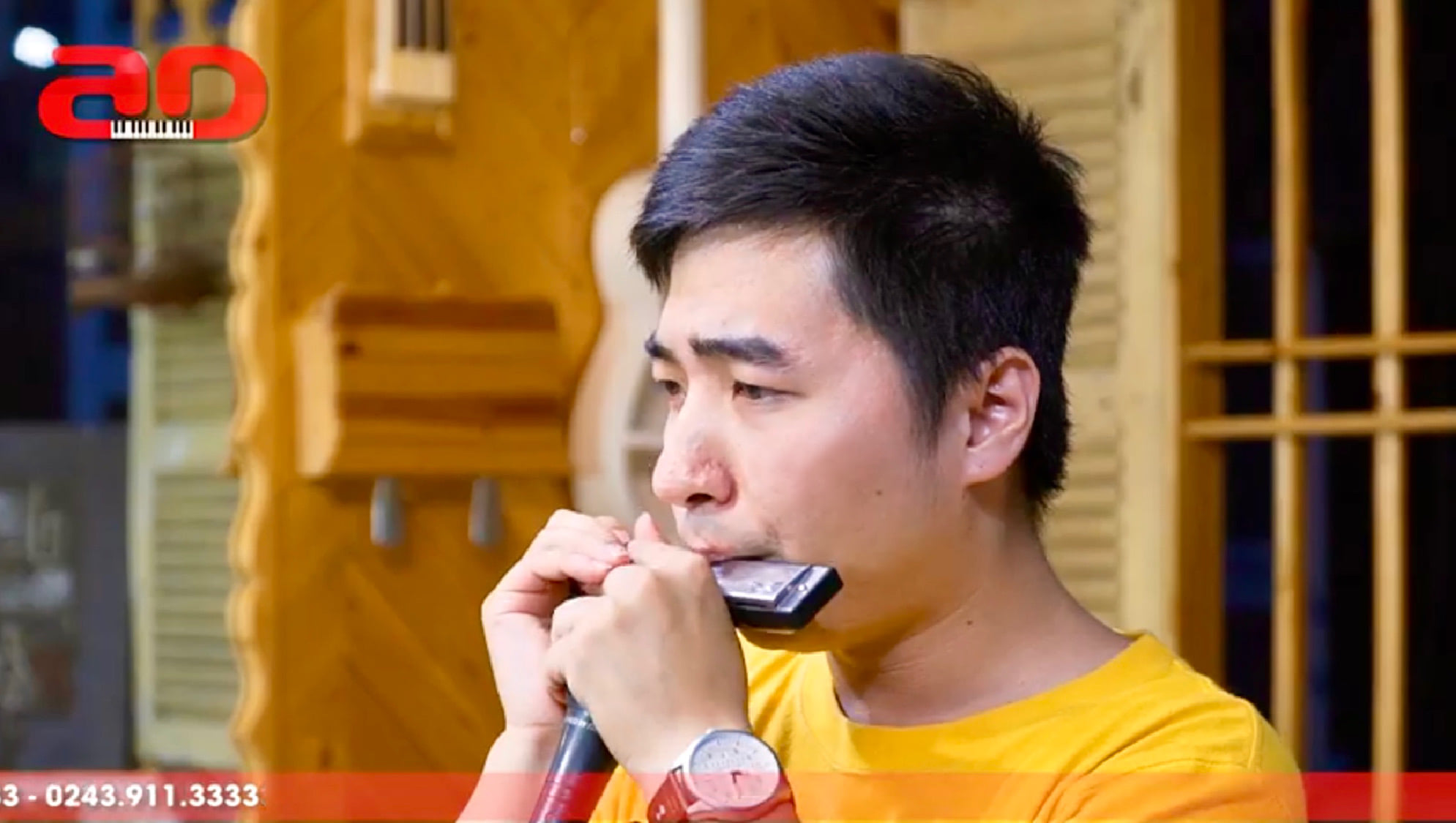 Tạ Thái Hà-Thầy giáo nổi tiếng với những video dạy Harmonica