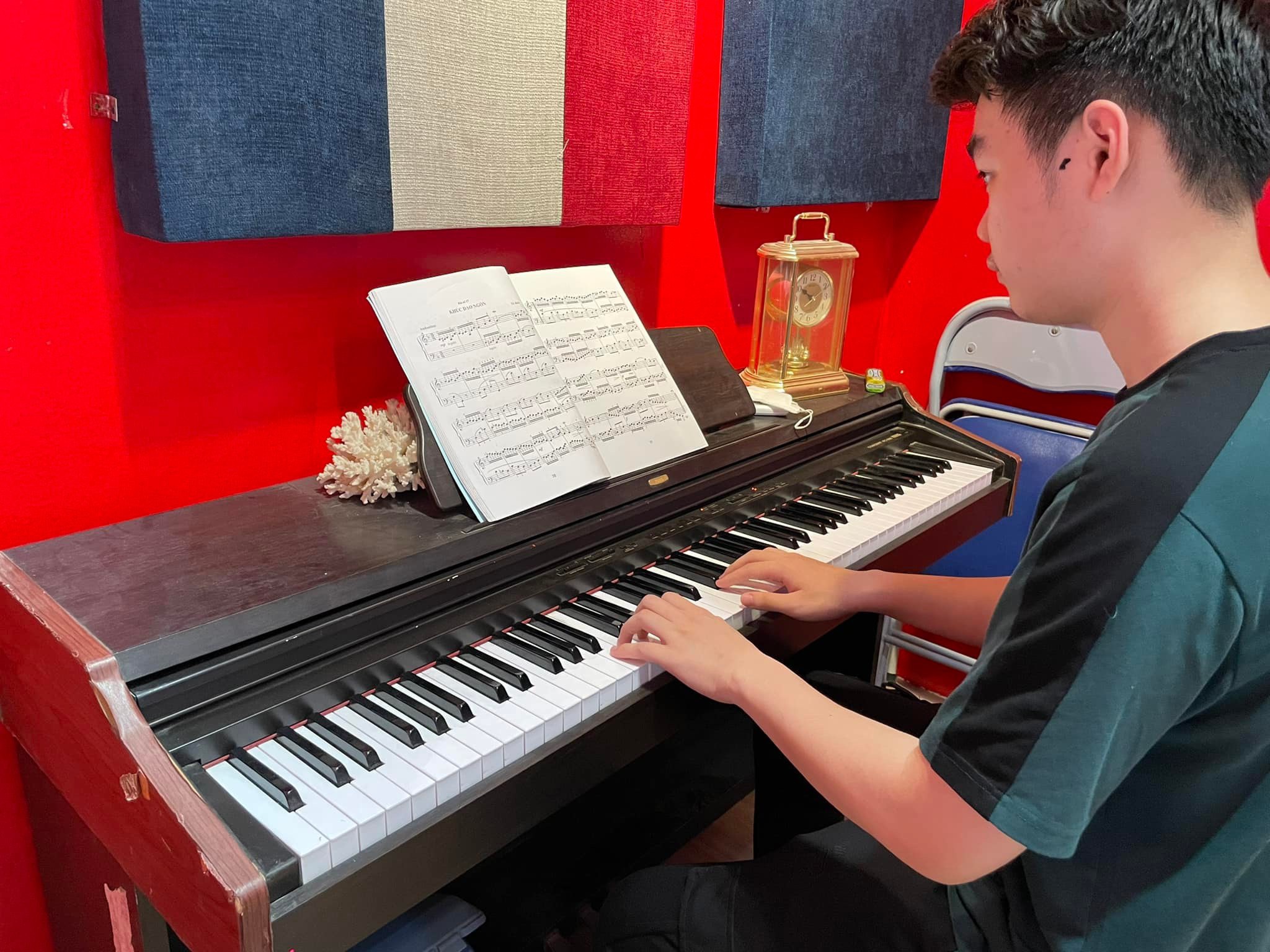 Dạy học piano từ cơ bản đến nâng cao - Adam