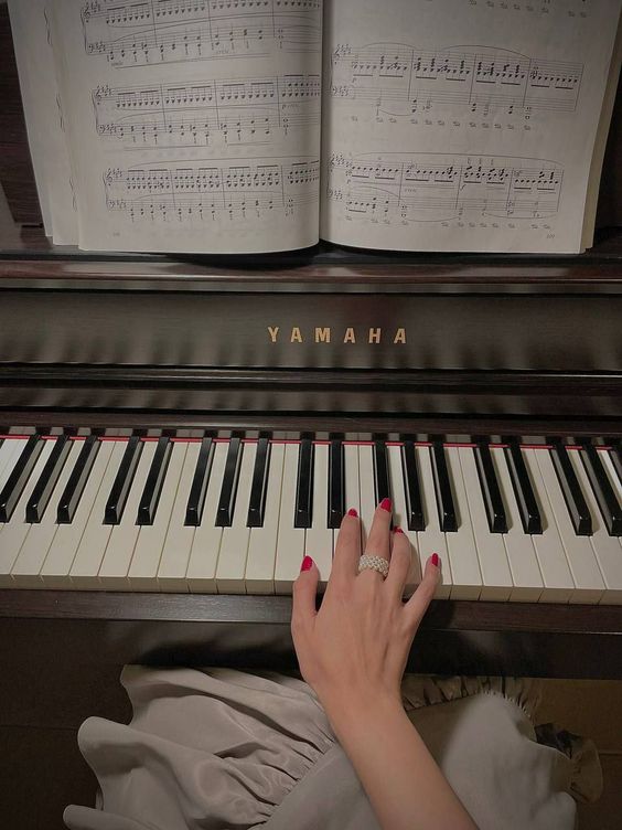 HỌC PIANO GIÚP KÍCH THÍCH TƯ DUY VẬY NÊN HÃY CÙNG HỌC PIANO VỚI ADAM