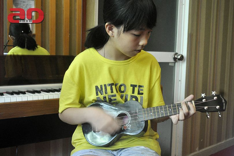 ukelele còn được gọi là truyền nhân của guitar bởi nó có cấu tạo gần .