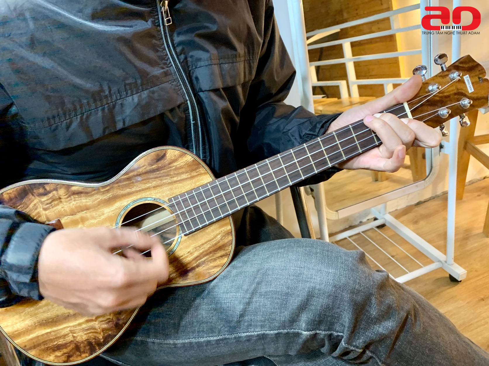 Đàn ukelele cũng có nhiều kích thước như đàn guitar