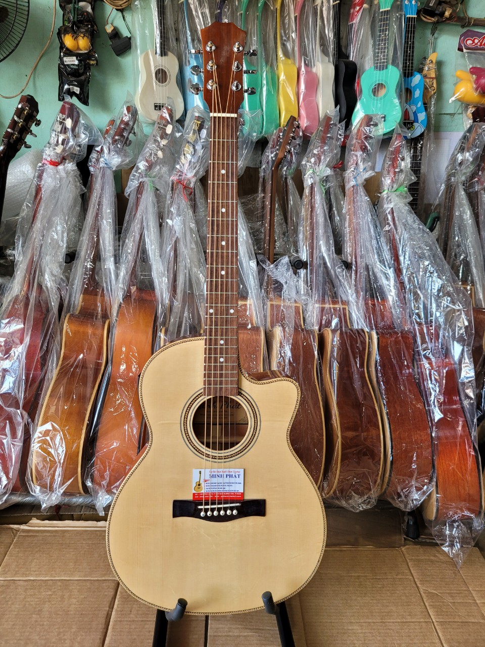 Bán đàn guitar có eq tại TPHCM - Guitar Minh Phát