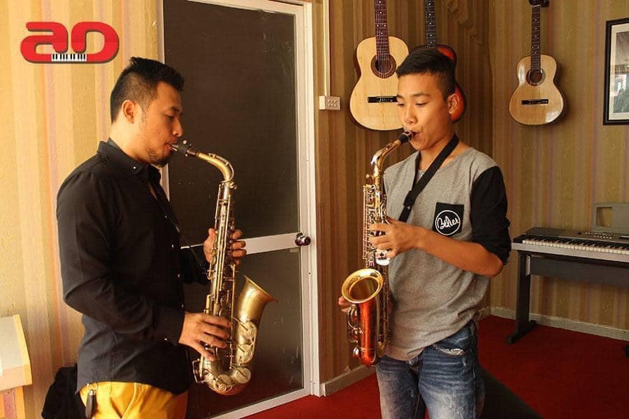 Mới học nên chọn kèn saxophone alto hay tenor để học ?