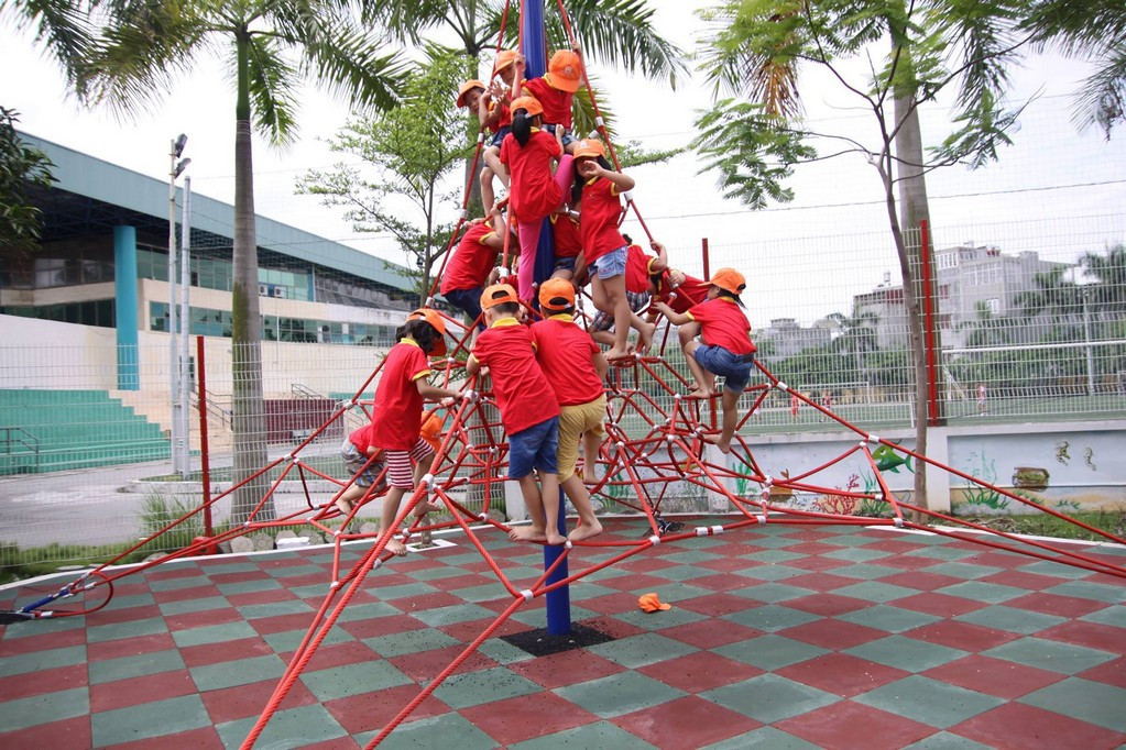 Cung cấp trò chơi leo dây kết hợp sân chơi cho trẻ em