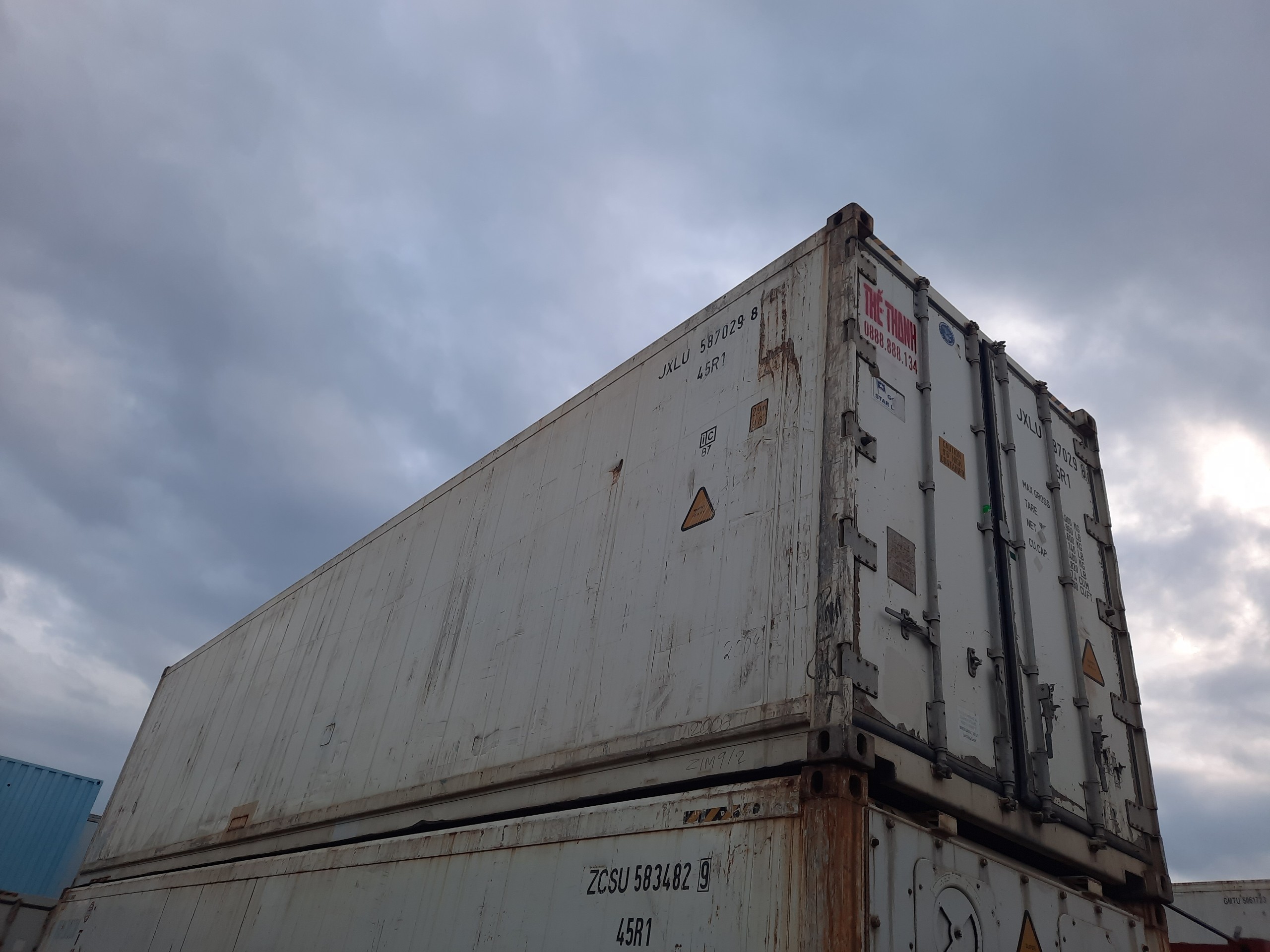 Cho thuê container lạnh 40 feet chứa h&agraveng hoá Tết