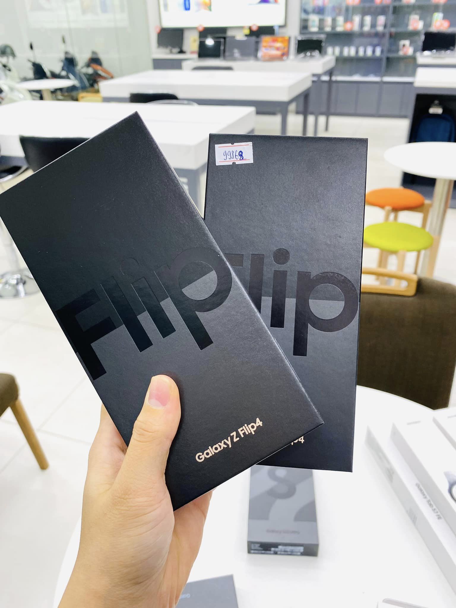 Samsung Galaxy Z FLip 4 siêu phẩm nhà Samsung giá chỉ còn 13.990