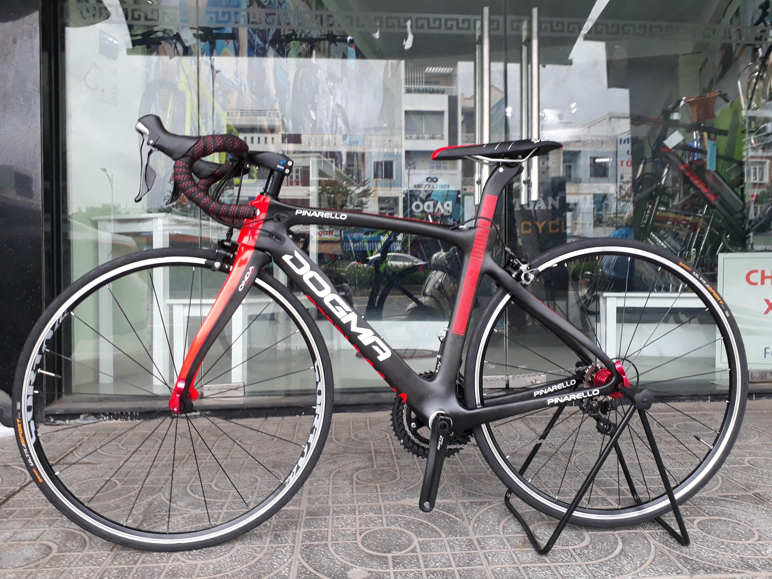 Xe đạp đua Pinarello DogMa 167 F10 5800 Đen đỏ