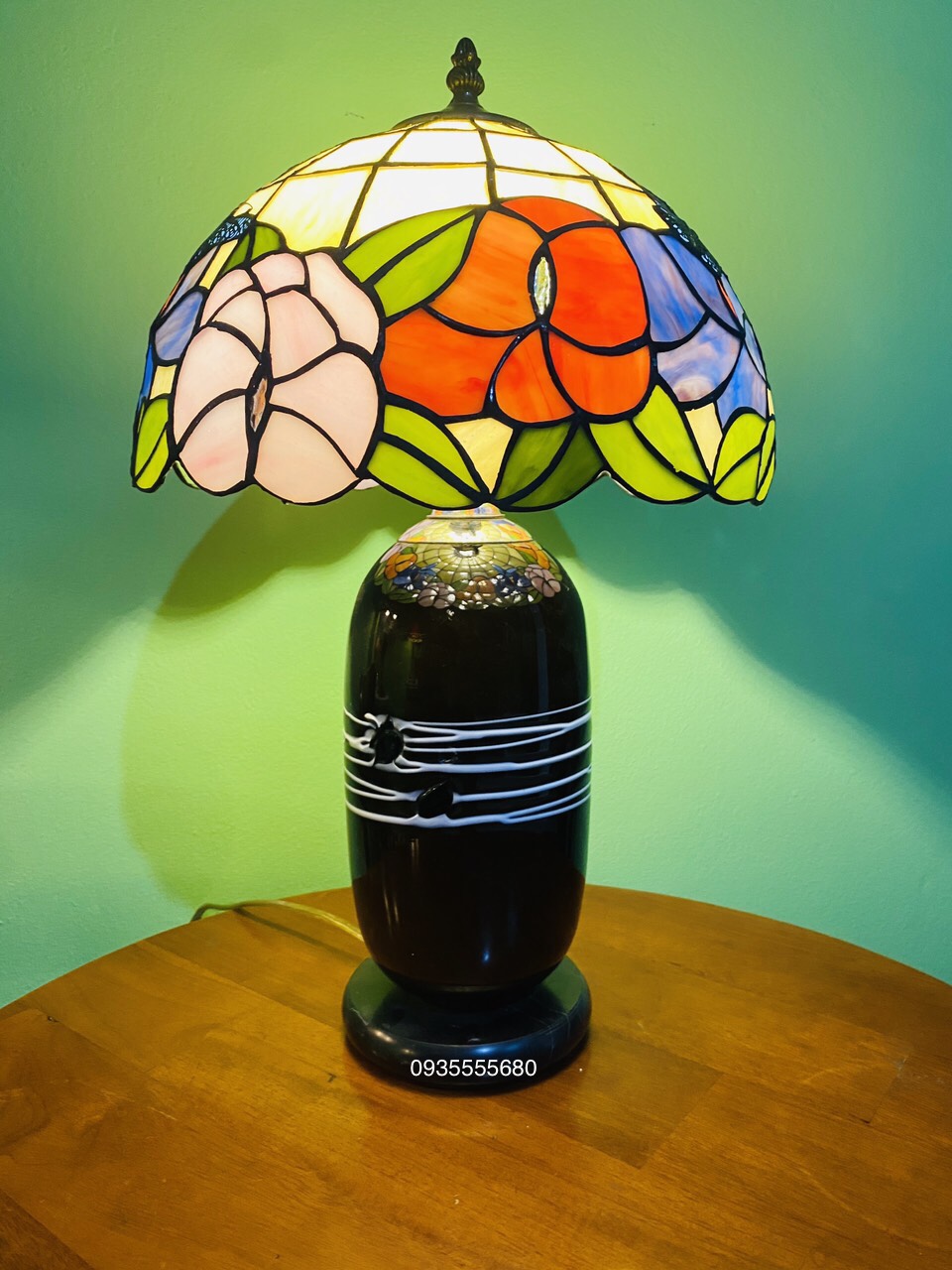 Giao lưu e đèn bàn tiffany hoa bướm chân sứ