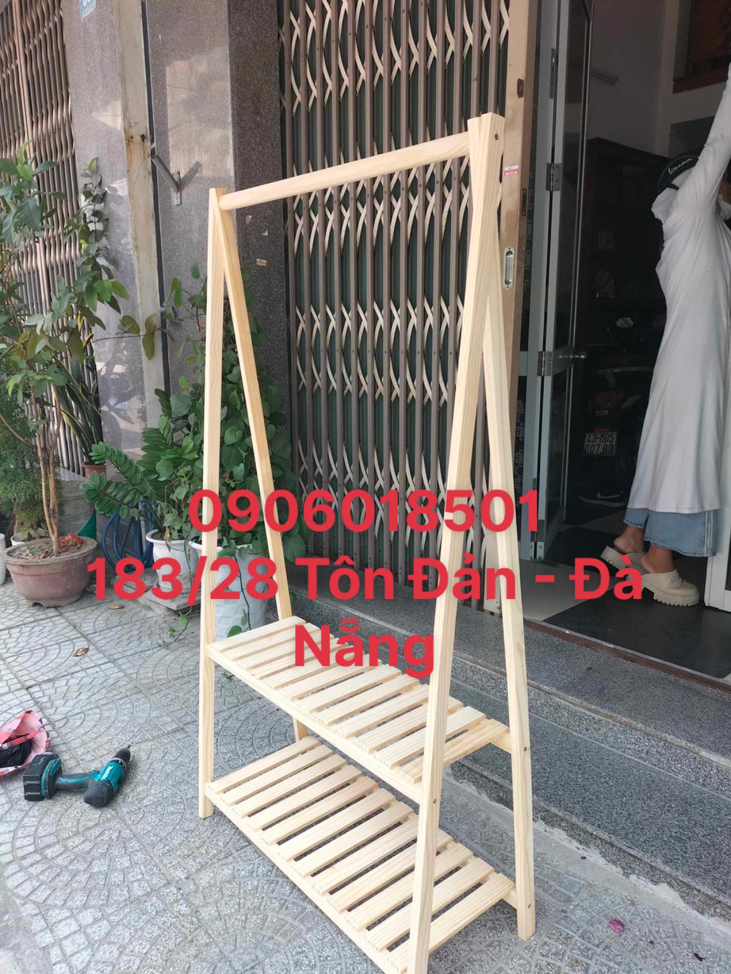 Giá treo quần áo chữ A gỗi thông Decor phòng ngủ tại Đà Nẵng