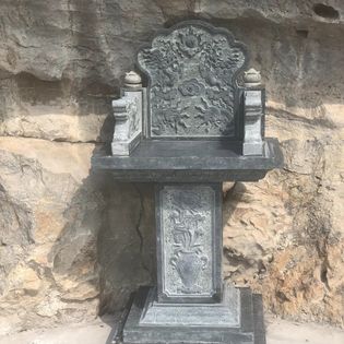 Bình Định bán bàn thờ thiên bằng đá nguyên khối đẹp có mái che