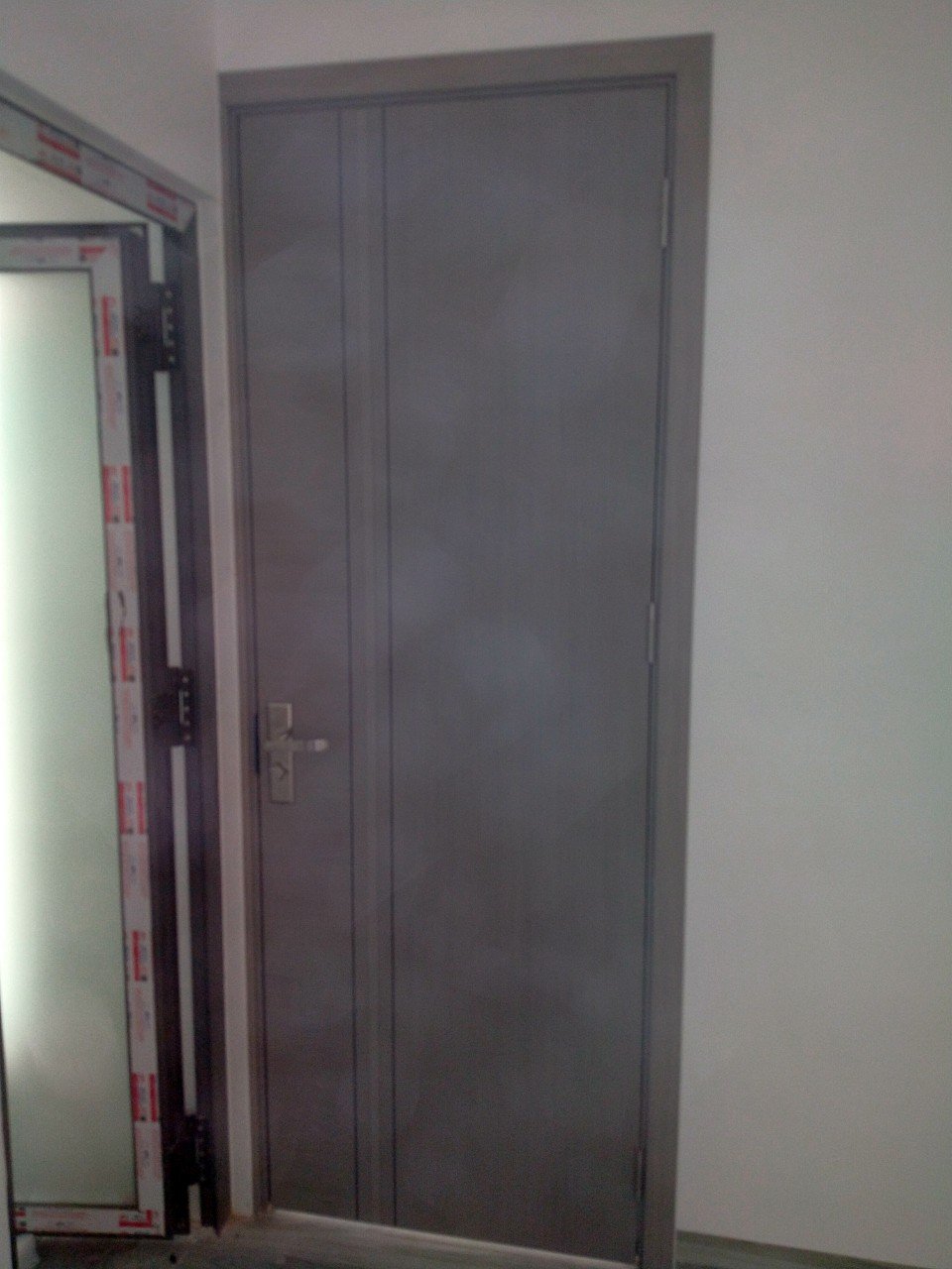 Giá Cửa gỗ Carbon  tại Lâm ĐỒNG  cửa phòng ngủ