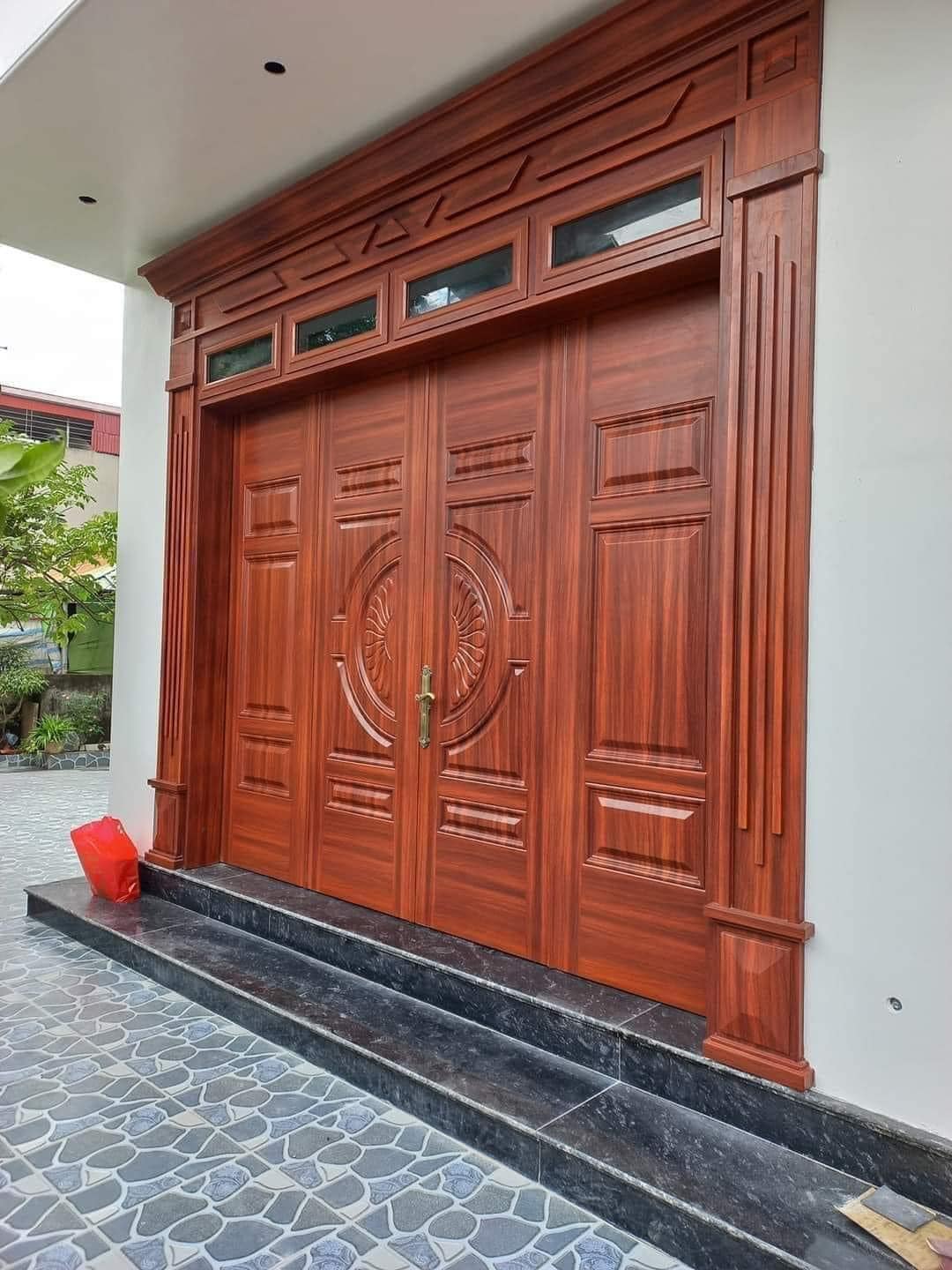 giá cửa thép vân gỗ tại Bình Thuận cửa giá rẻ, đẹp và siêu bền