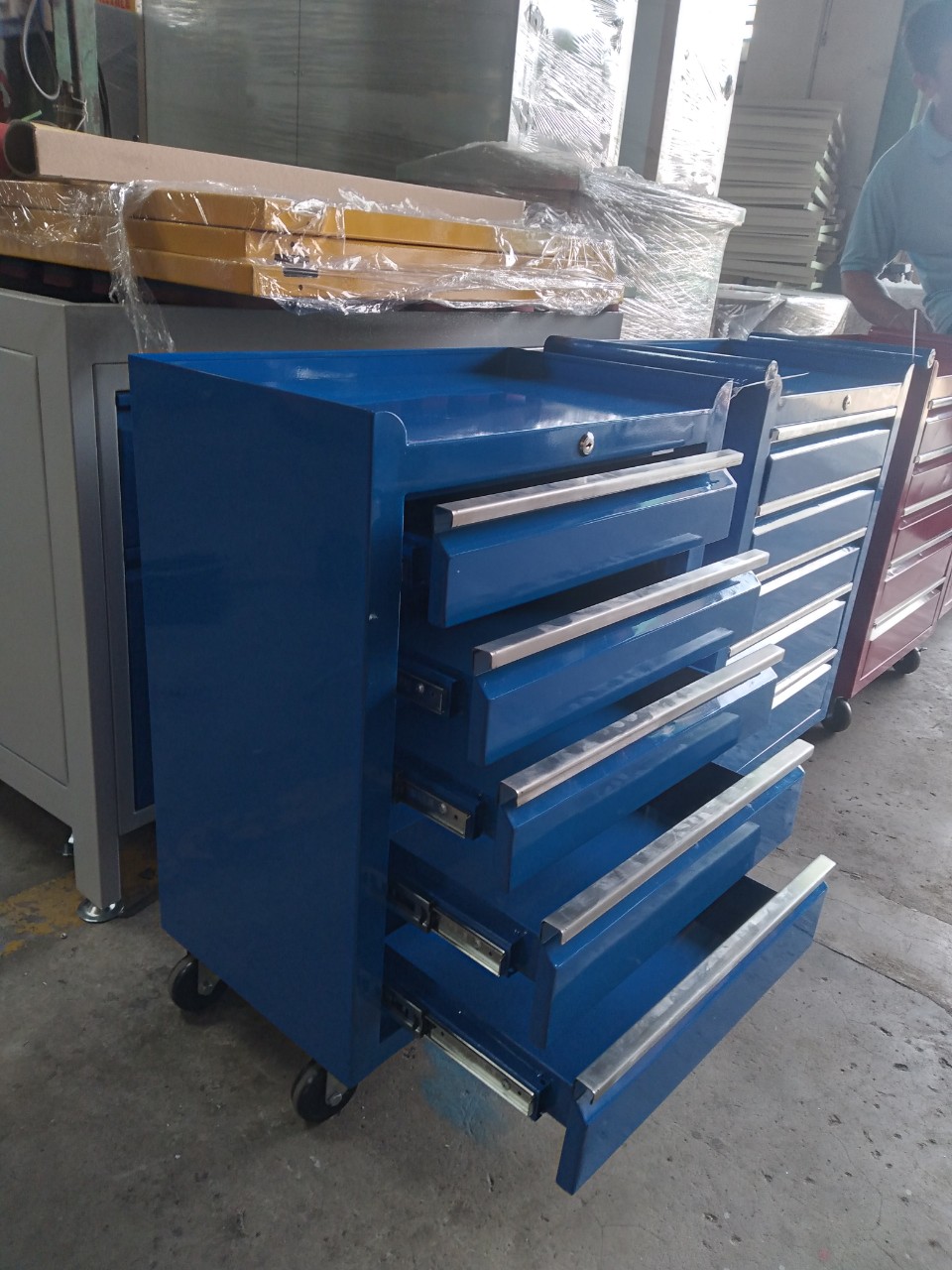 Tủ đồ nghề ngăn kéo kết hợp với hộc tủ sử dụng cho nhà máy và garage