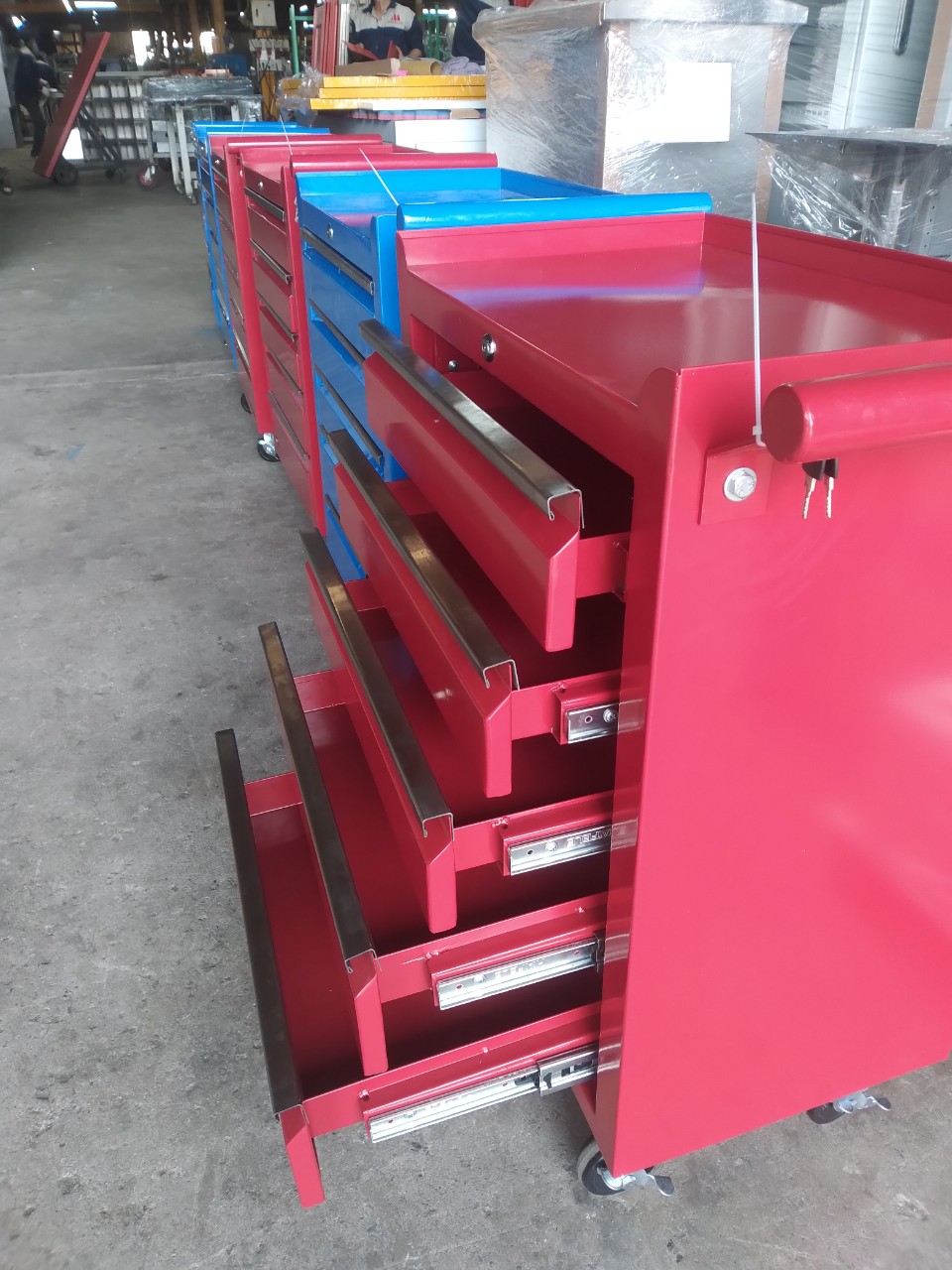 Tủ đồ nghề ngăn kéo kết hợp với hộc tủ sử dụng cho nhà máy và garage
