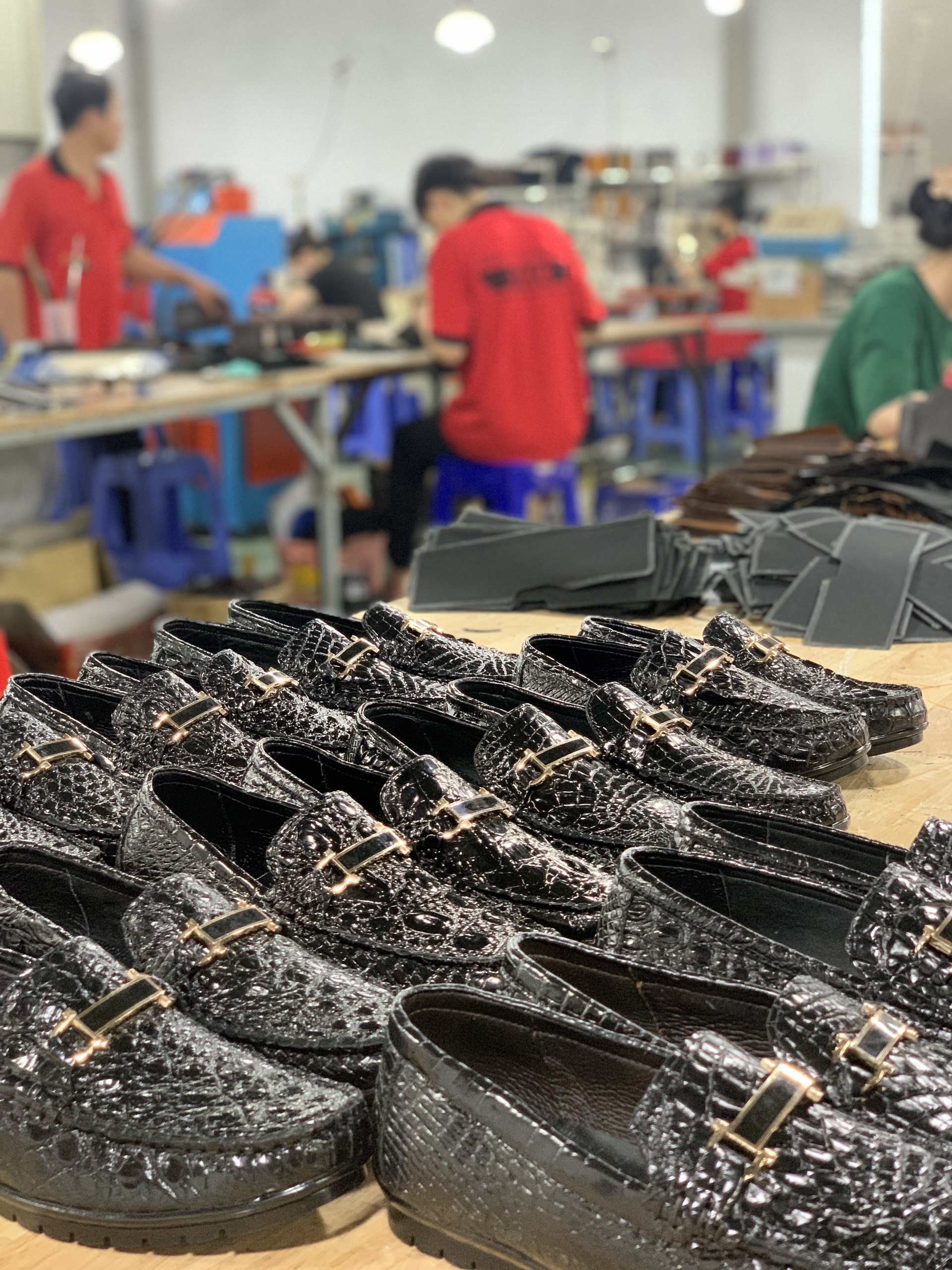 Xưởng sản xuất giày dép da bò thật - không qua trung gian