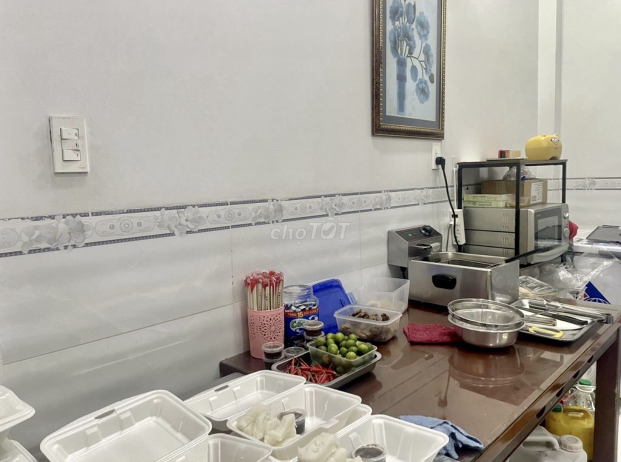 Cần tuyển nv nữ phụ bếp cho quán ăn online làm Bình Tân